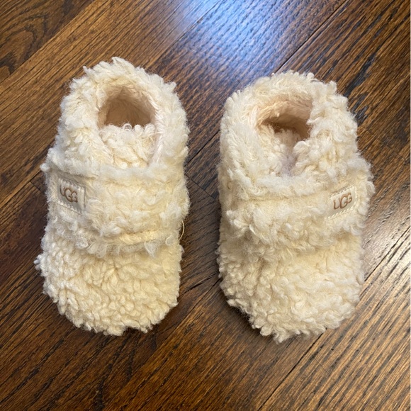 UGG- 0/1 baby booties lined infant size fuzzy velcro strap slippers pre-walkers - Picture 11 of 16